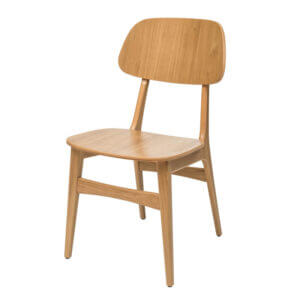 כסא בעיצוב ייחודי לbazarone בעל מראה רטרו עם ידית נשיאה. עשוי מעץ אלון איכותי ייבוא מבולגריה.